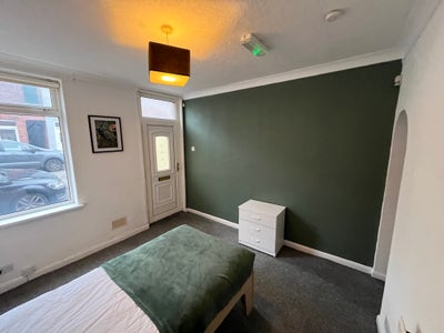 Furnished Single Room to Rent – York Road, Shirebr Main Photo