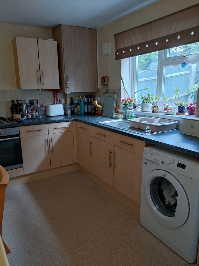 Quiet furnished double room - &pound;750 all inclusive Main Photo