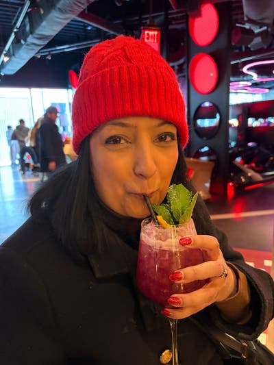 53 year old Female seeks a double room Main Photo