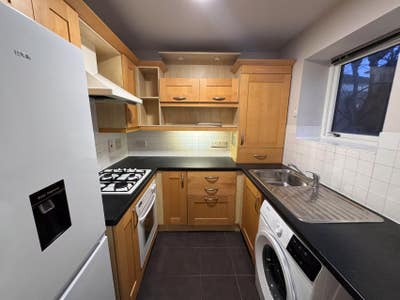 🤩 2 bed flat, 5 mins walk from Custom House🤩 Main Photo