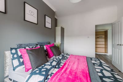 Double room in modern apartment Main Photo