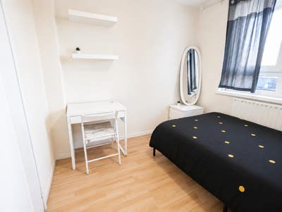 Big Room🌿 Balcony Opposite Vicky Park✨ Main Photo