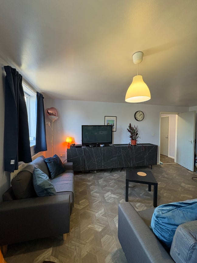 Room in Shared Apartment S10 Main Photo