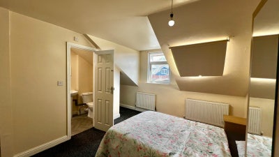 Free Ensuite Room Available | &pound;0 Rent | &pound;0 Service Main Photo