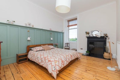 Room in beautiful West End flat available ASAP :) Main Photo