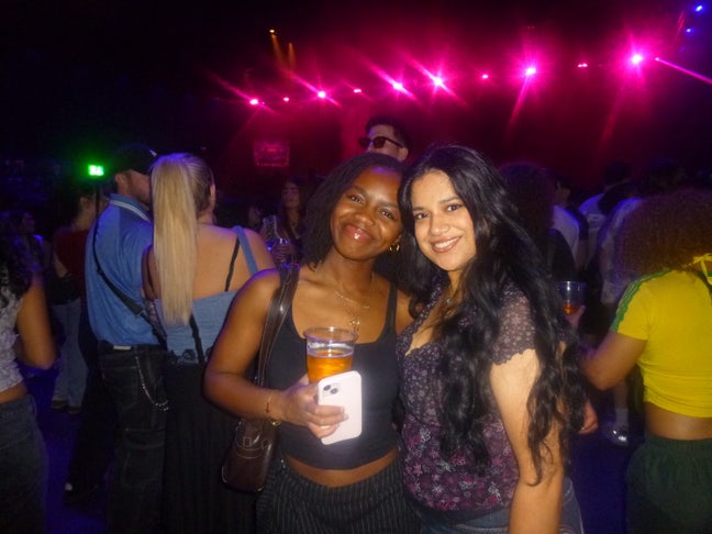 Looking for another flatmate to buddy-up! Main Photo