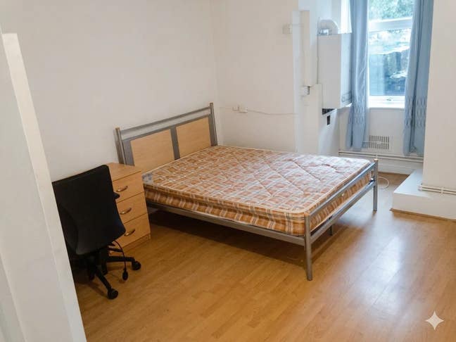 1 Bed Basemnet Flat in LS6 Main Photo