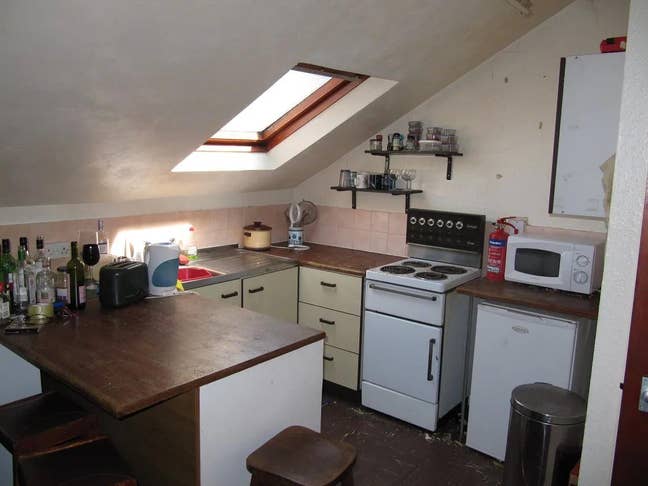 1 Bed Flat in LS2 - Available 15th July 26 Main Photo