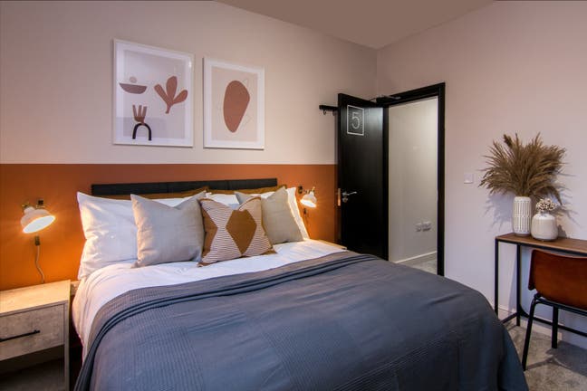 ✨ Stylish Ensuite Rooms Available – in Bury 🏡 Main Photo