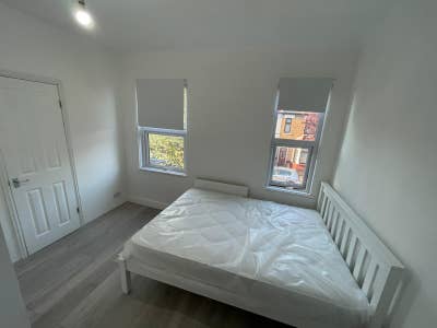 Close to St James Hopsital Room Available in LS8  Main Photo