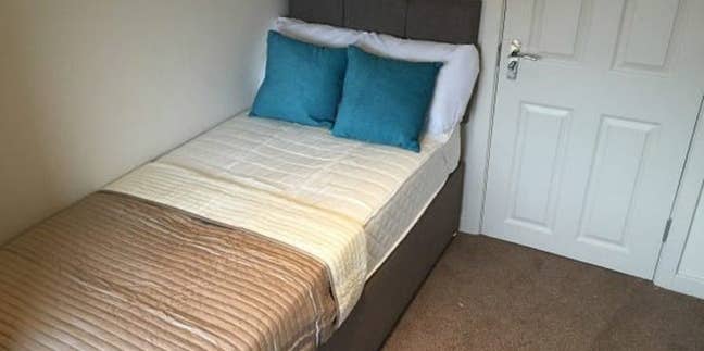 UC/PIP/ESA Double Room Bradford Main Photo