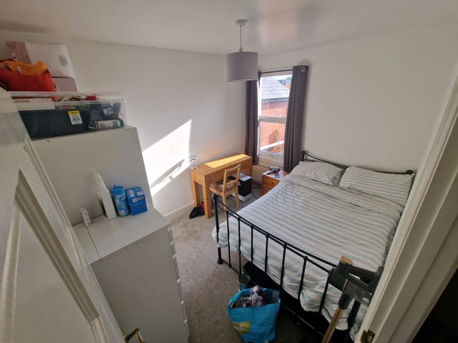 Double room - half a mile from reading station  Main Photo