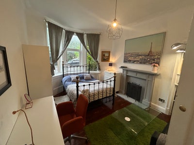 Beautiful room in West End location (G3)   Main Photo