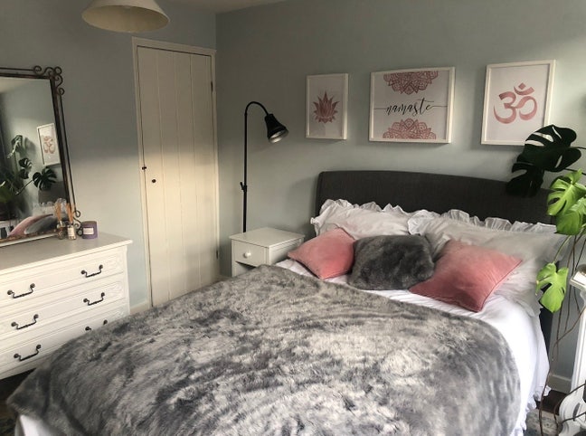 Central Location, private bathroom, one housemate Main Photo