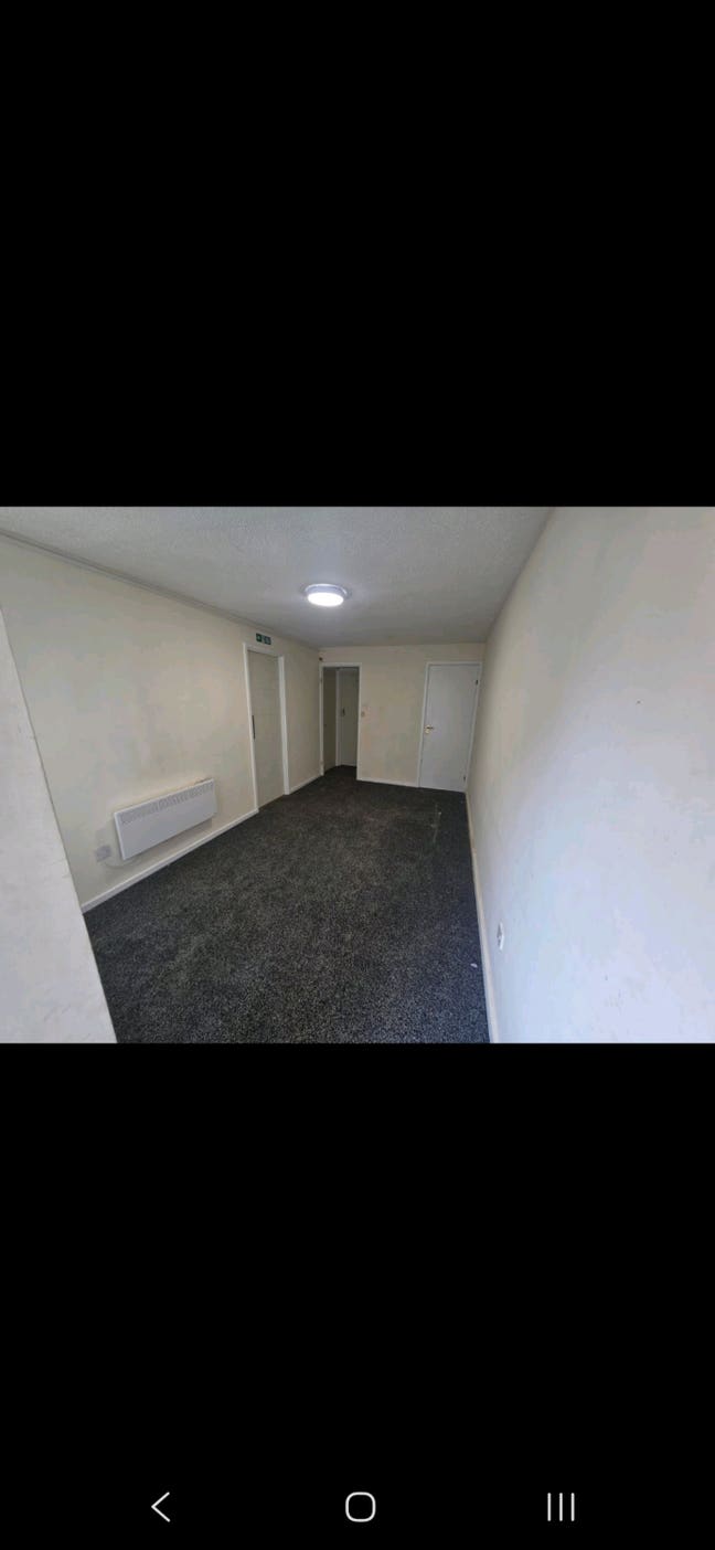 Large 1 Bed Ground Floor Flat Main Photo