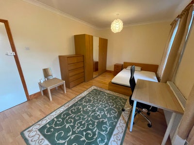 Large and comfortable furnished double room  ☀️ Main Photo