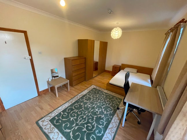 Large and comfortable furnished double room  ☀️ Main Photo