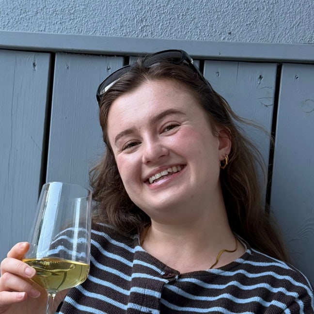 Professional Female seeks a double room Main Photo