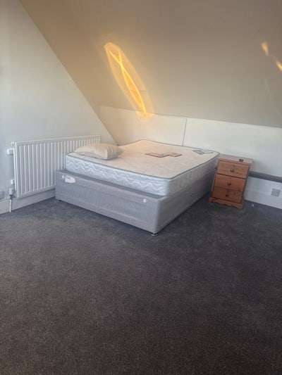 Single roomm Main Photo