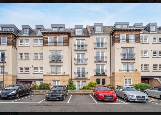 Looking for a flatmate to join our 3-bed flat! Main Photo