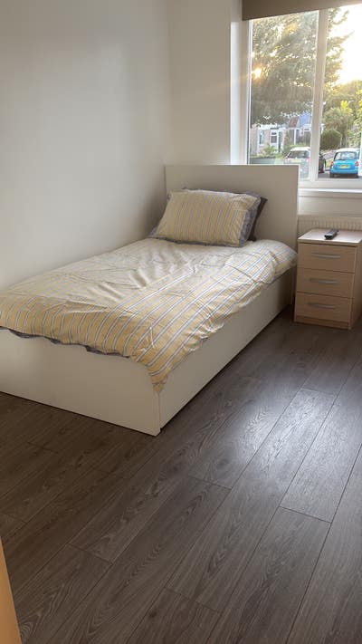 Single bedroom Main Photo