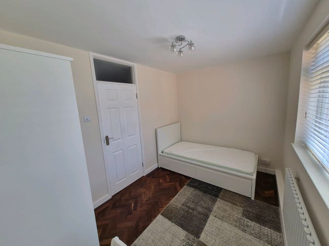 Room for rent Main Photo