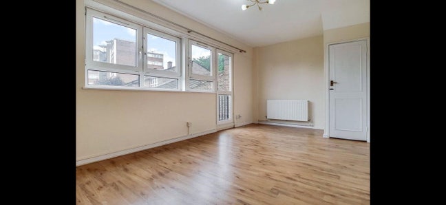 3 bed flat - whole property SW19  Main Photo