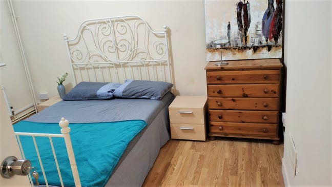 Cosy double room in Kilburn Main Photo