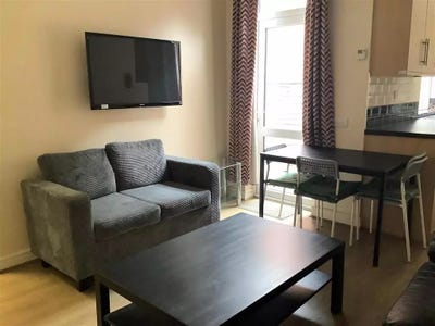 Double room in 5 bed house,Teignmouth Rd,Selly oak Main Photo