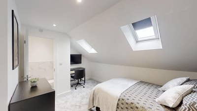 ✨ En-Suite Rooms with Kitchenettes | Bills include Main Photo