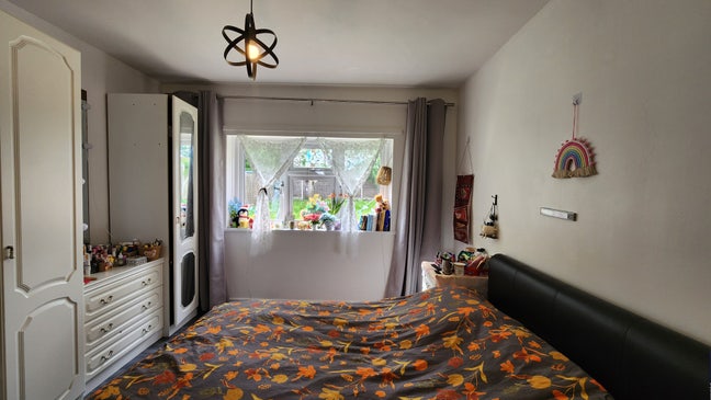 Lovely 1 bedroom flat with sunny garden  Main Photo