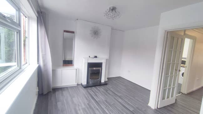 Lovely 1 bedroom flat with sunny garden  Main Photo