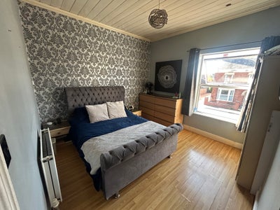 Large double/king size room in 2 bed house Main Photo