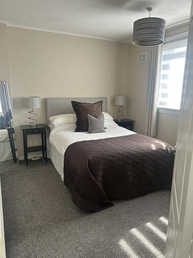 Modern double bedroom in beautiful house  Main Photo