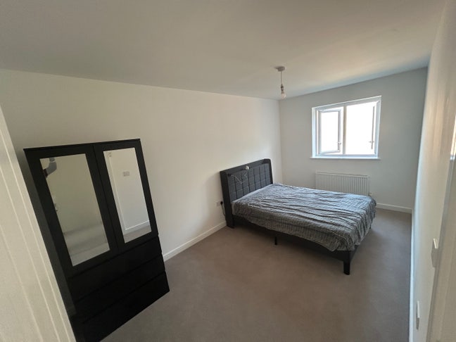 Spacious Double Room Available in New Build  Main Photo