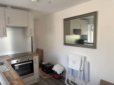 Refurbished flat walking distance to Piccadilly  Main Photo