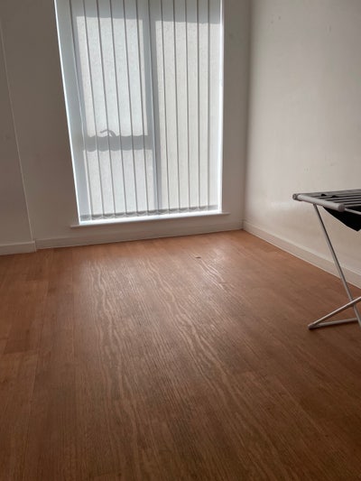 Large room for rent in Brentford  Main Photo