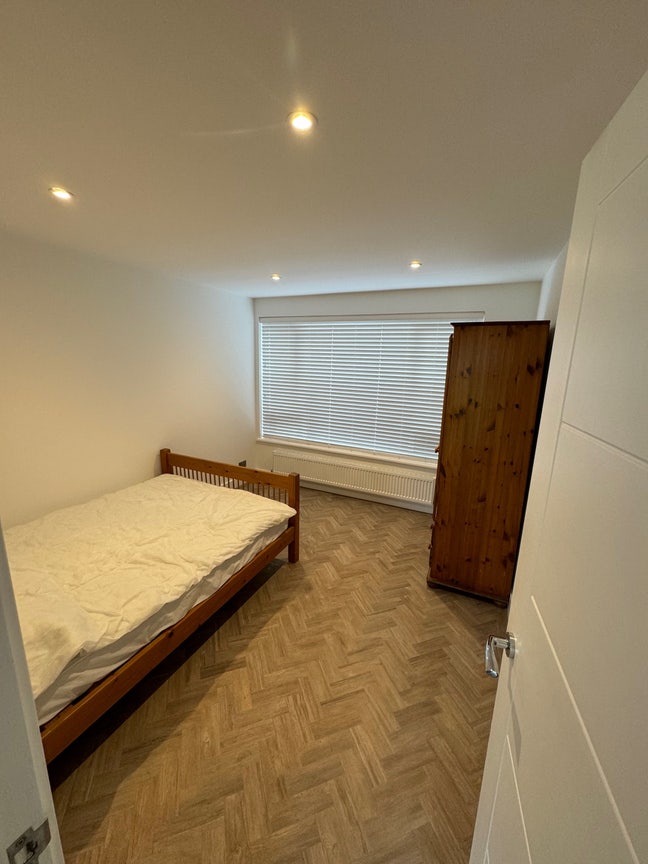 Spacious Double Room In Newley Renovated flat Main Photo