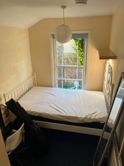 Room for rent in 5 bed house share Main Photo