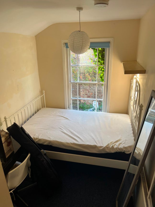 Room for rent in 5 bed house share Main Photo