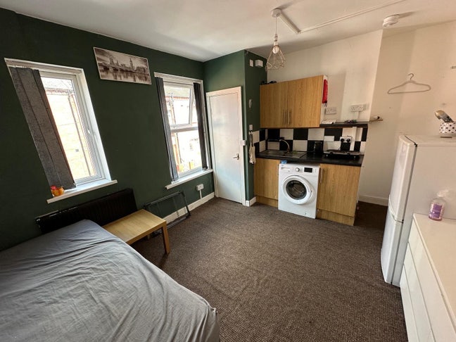 Studio Flat Fully Furnished All Bills Included  Main Photo