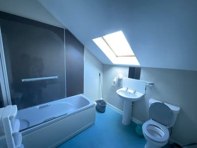 A 1 room in a house share available now! Main Photo