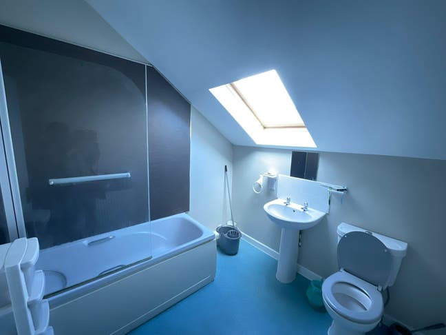 A 1 room in a house share available now! Main Photo