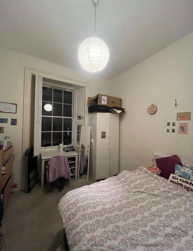Central room available in flat Main Photo