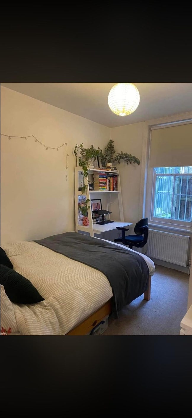 Room available in Clapham North  Main Photo