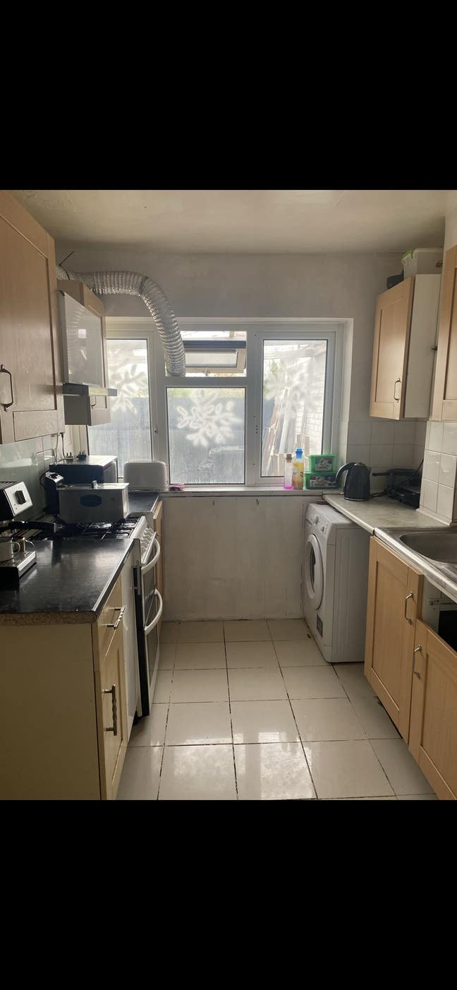 Single room in shared maisonette  Main Photo