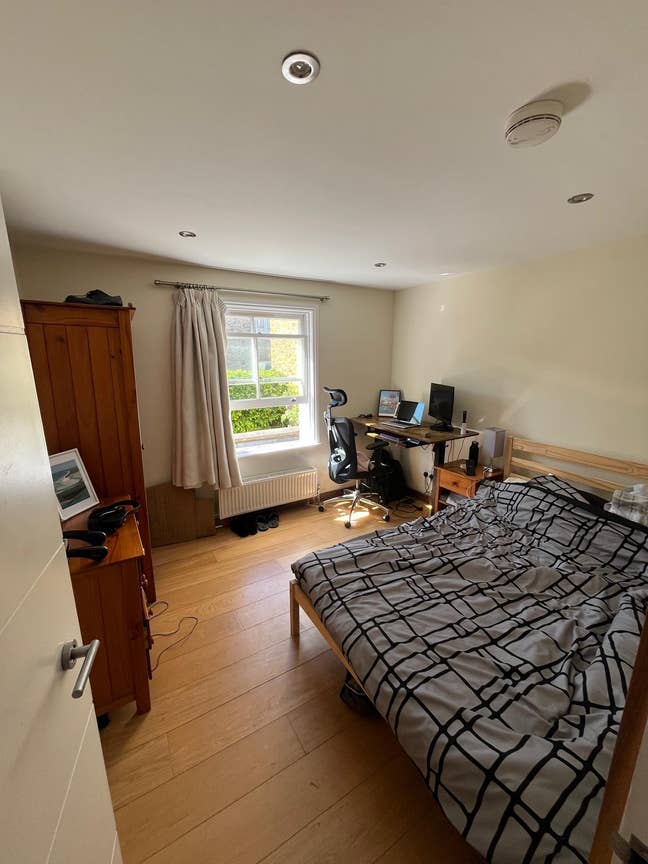 Looking for 2 flatmates in Putney Main Photo