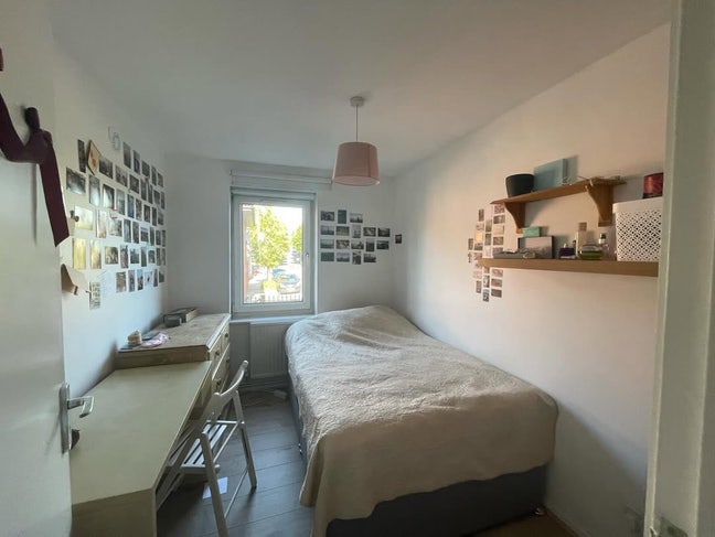 Room for the summer on Cally Road Main Photo