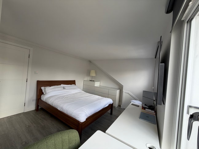 Double bed ensuite  Main Photo