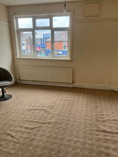 Spacious studio flat to rent in Dudley, DY1 Main Photo